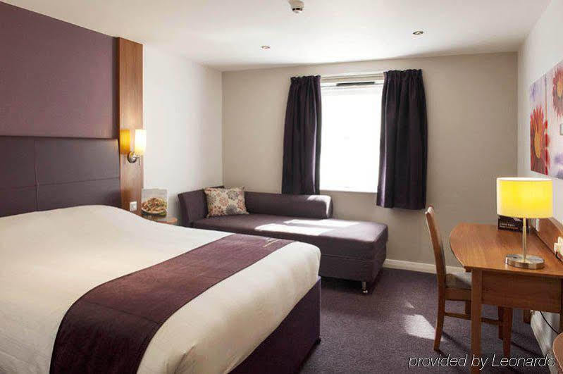 Premier Inn London Croydon Town Centre Extérieur photo